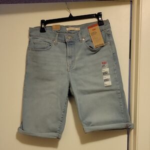 NWT: Women’s Levis Classic Bermuda Jean Shorts